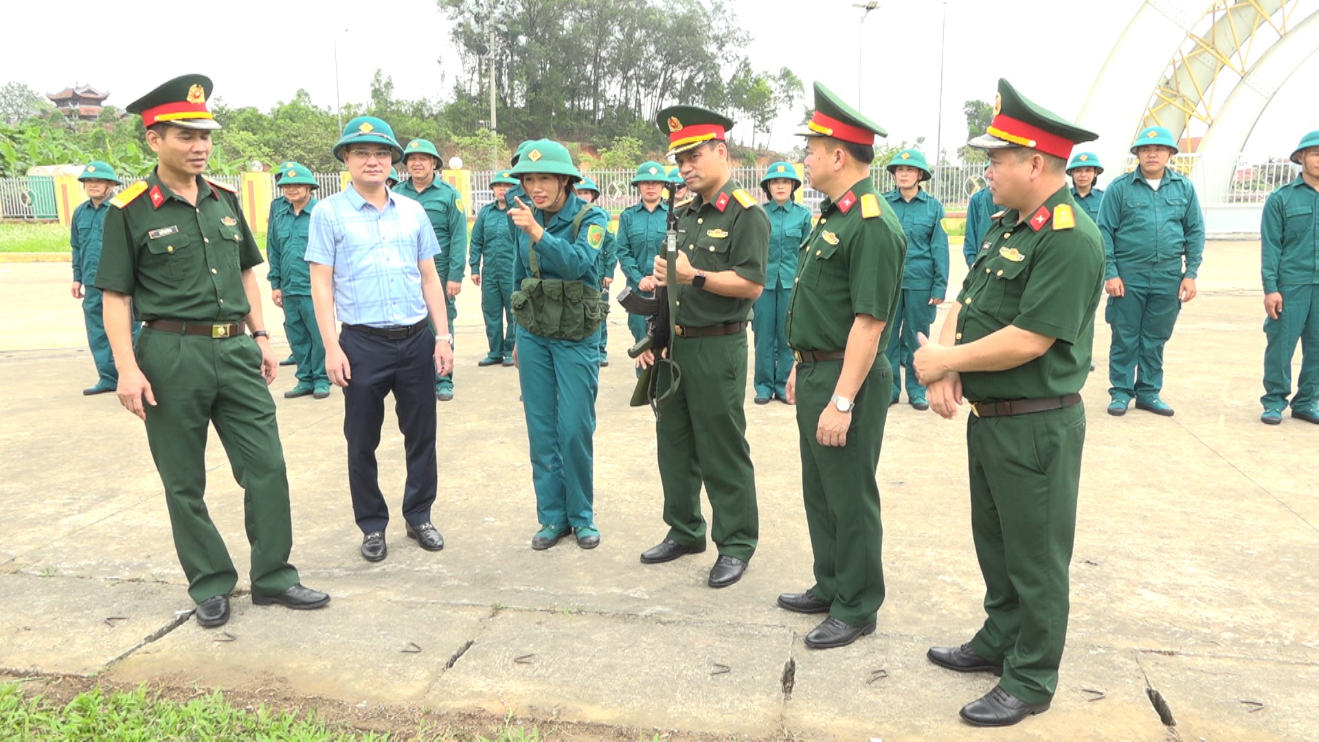 Kiểm tra công tác huấn luyện Dân quân tự vệ điểm năm 2026.mp4